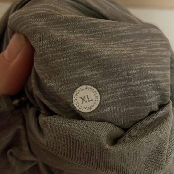 Men’s Lululemon shorts size xl - Picture 4 of 4